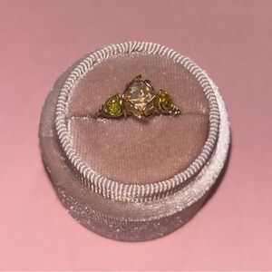 White topaz and peridot ring